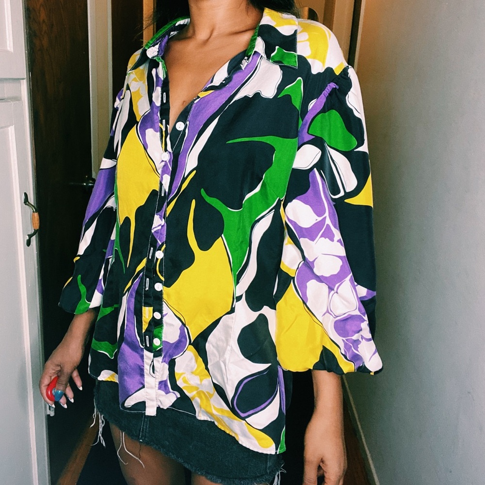 Funky Vintage 80’s button down t-shirt.